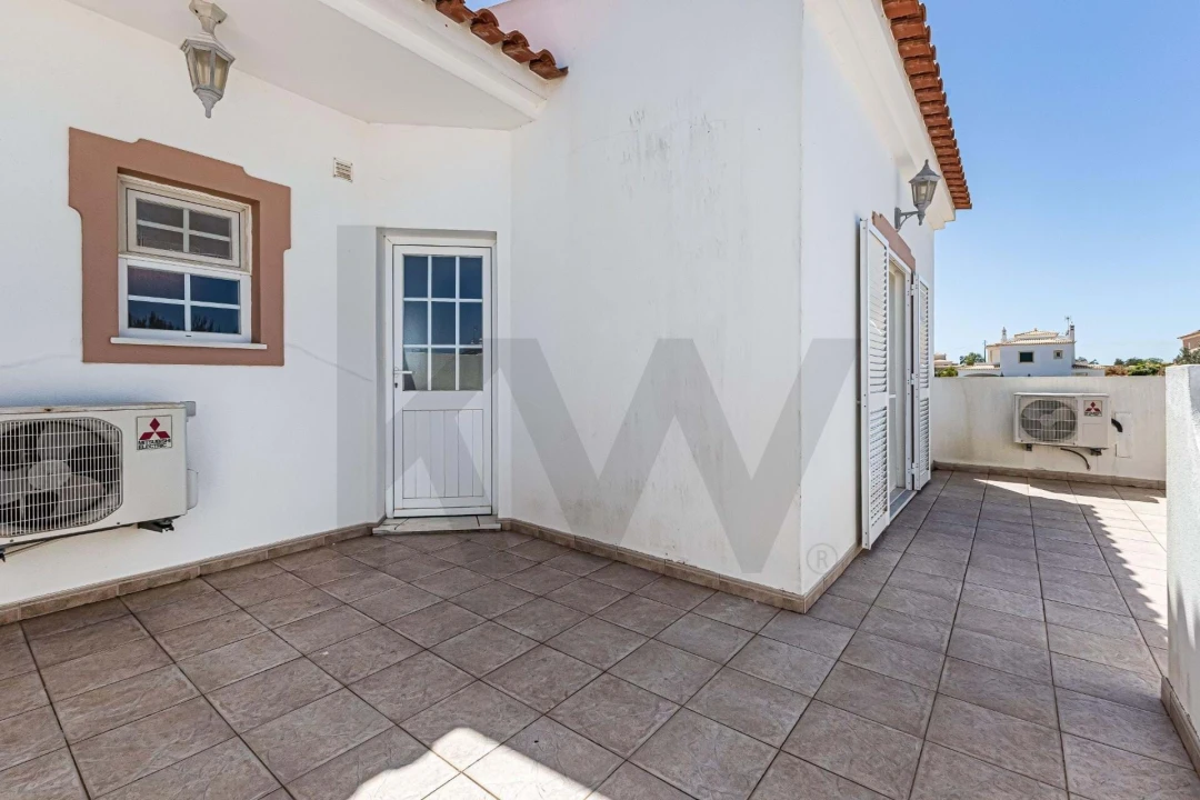 Moradia T3 para Venda em Armação de Pera Foto 18