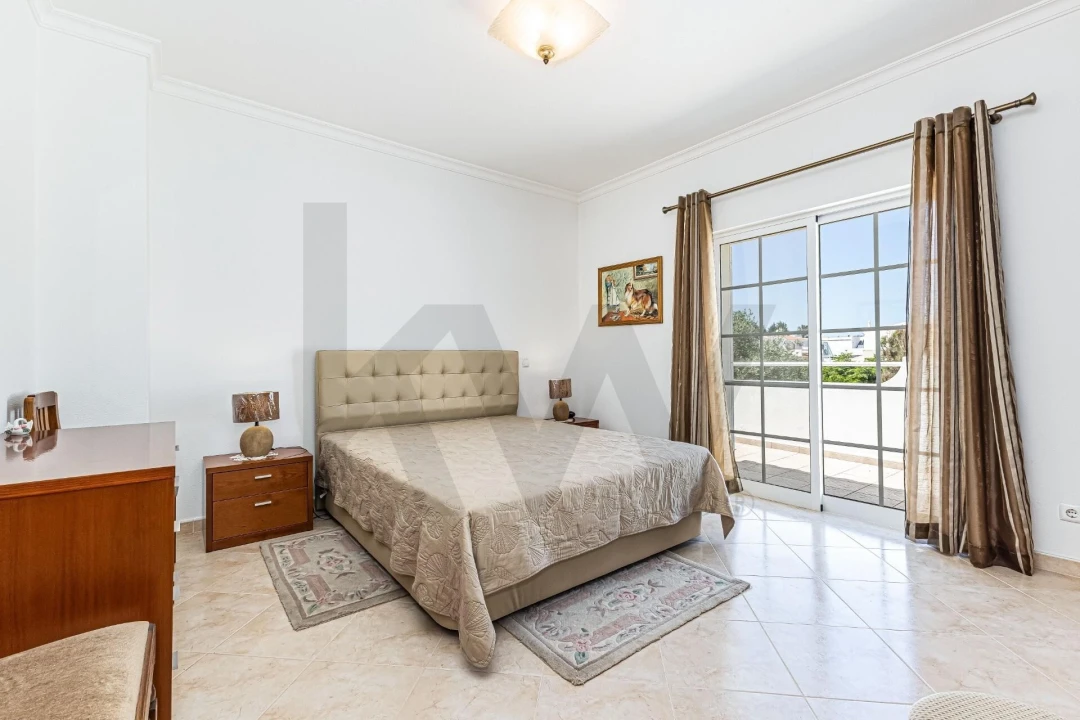 Moradia T3 para Venda em Armação de Pera Foto 15