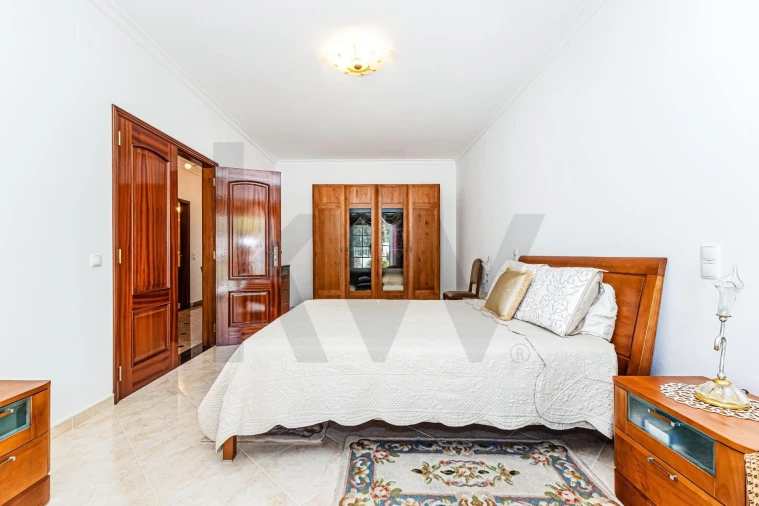 Moradia T3 para Venda em Armação de Pera Foto 4