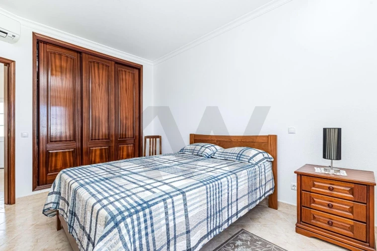 Moradia T3 para Venda em Armação de Pera Foto 22