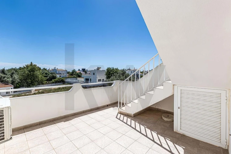 Moradia T3 para Venda em Armação de Pera Foto 23