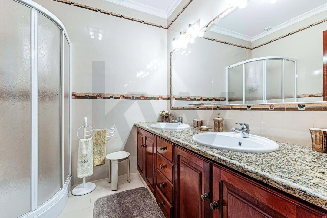 Moradia T3 para Venda em Armação de Pera Foto 5