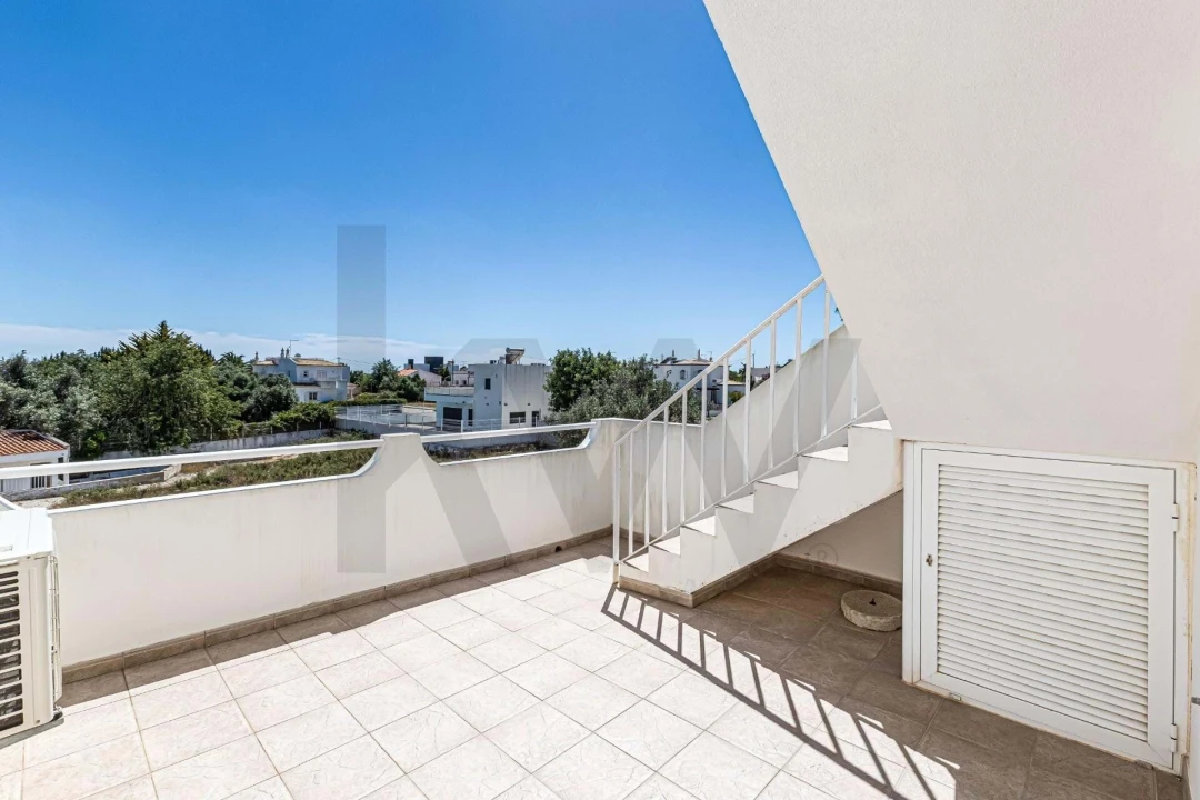 Moradia T3 para Venda em Armação de Pera Foto 23