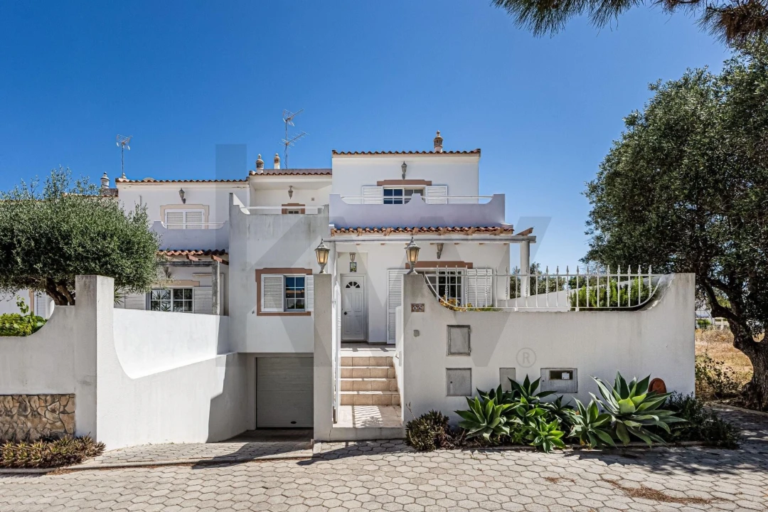 Moradia T3 para Venda em Armação de Pera Foto 1