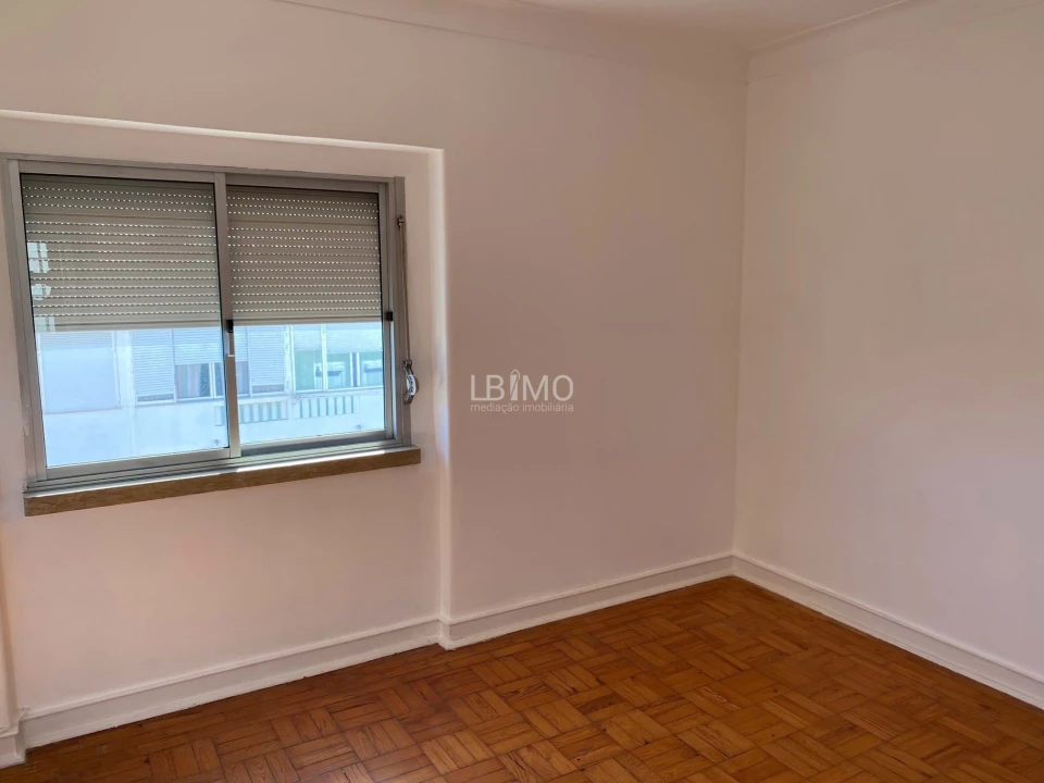 Apartamento T4 para Arrendamento em Águas Livres Foto 7