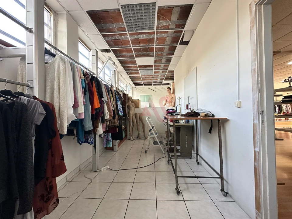 Loja para Arrendamento em Nespereira Foto 15