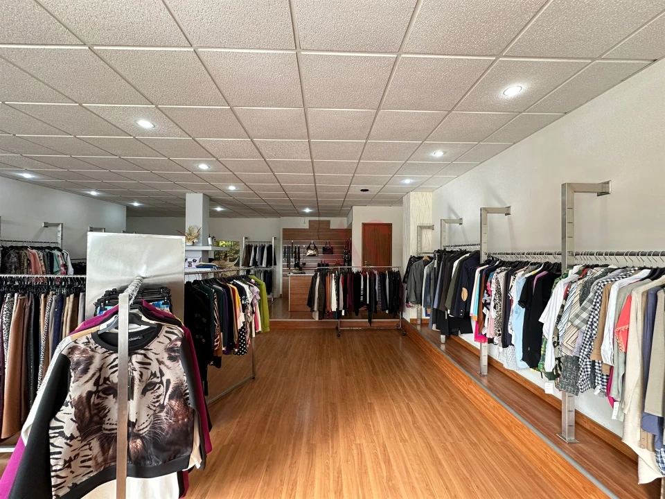 Loja para Arrendamento em Nespereira Foto 9