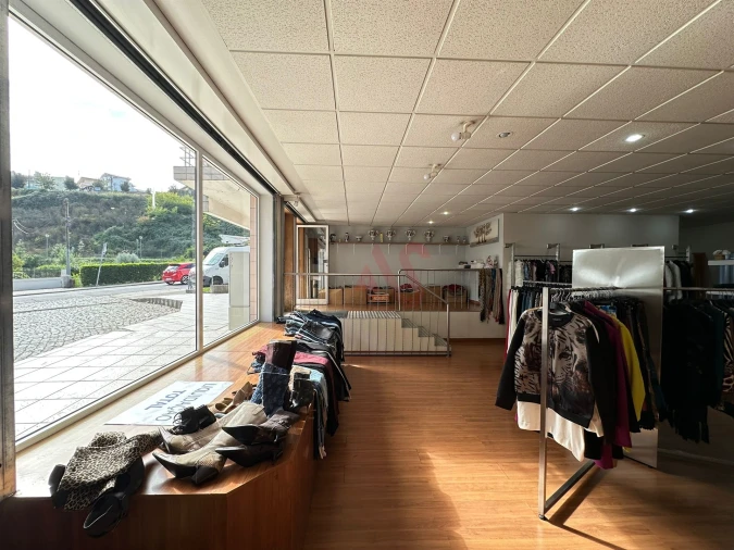 Loja para Arrendamento em Nespereira Foto 8