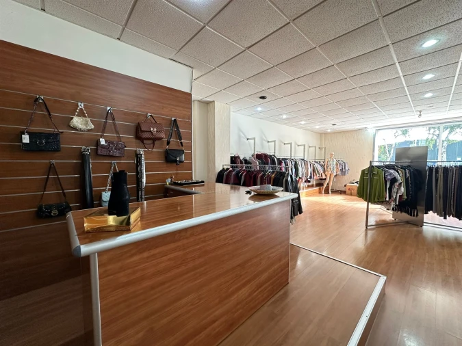 Loja para Arrendamento em Nespereira Foto 13