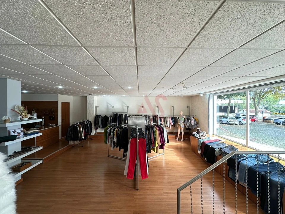 Loja para Arrendamento em Nespereira Foto 5