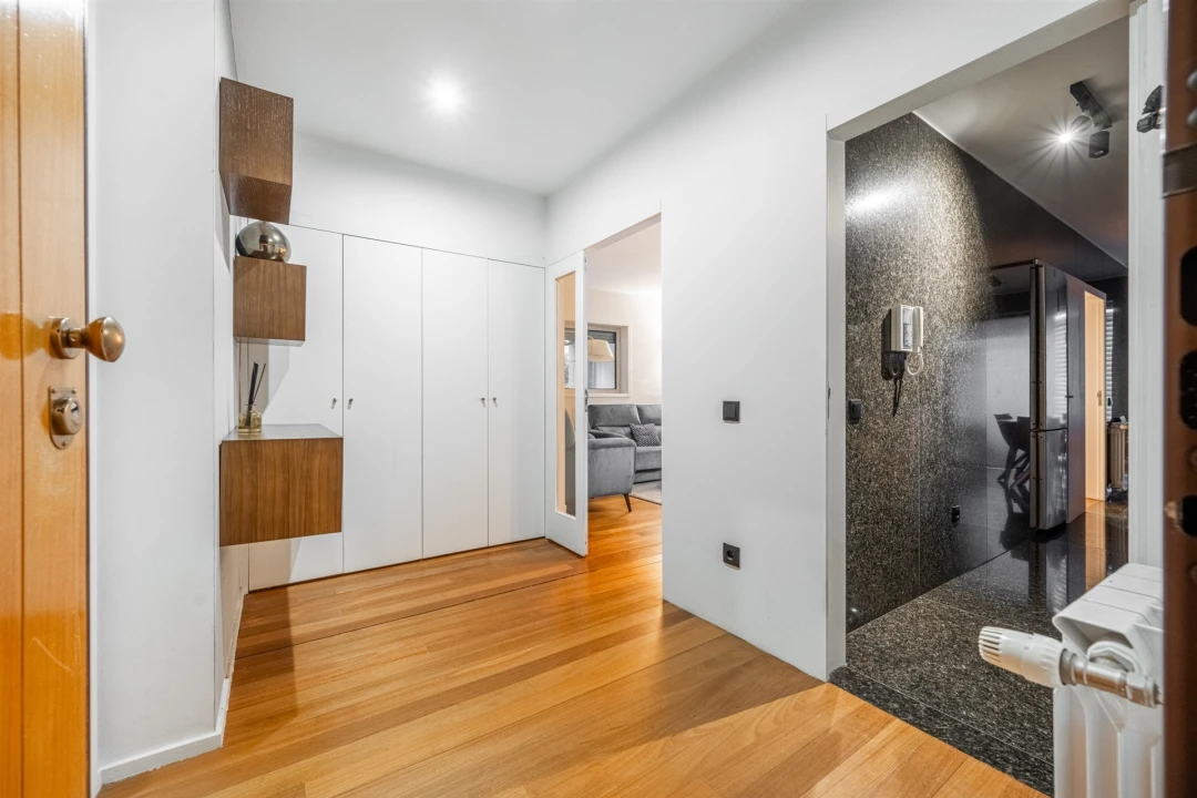 Apartamento T1 para Venda em Oliveira, São Paio e São Sebastião Foto 2