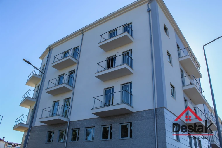 Apartamento T3 para Venda em Currelos, Papízios e Sobral