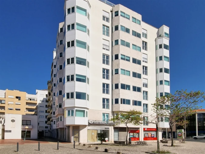 Loja para Arrendamento em Leiria, Pousos, Barreira e Cortes Foto 1