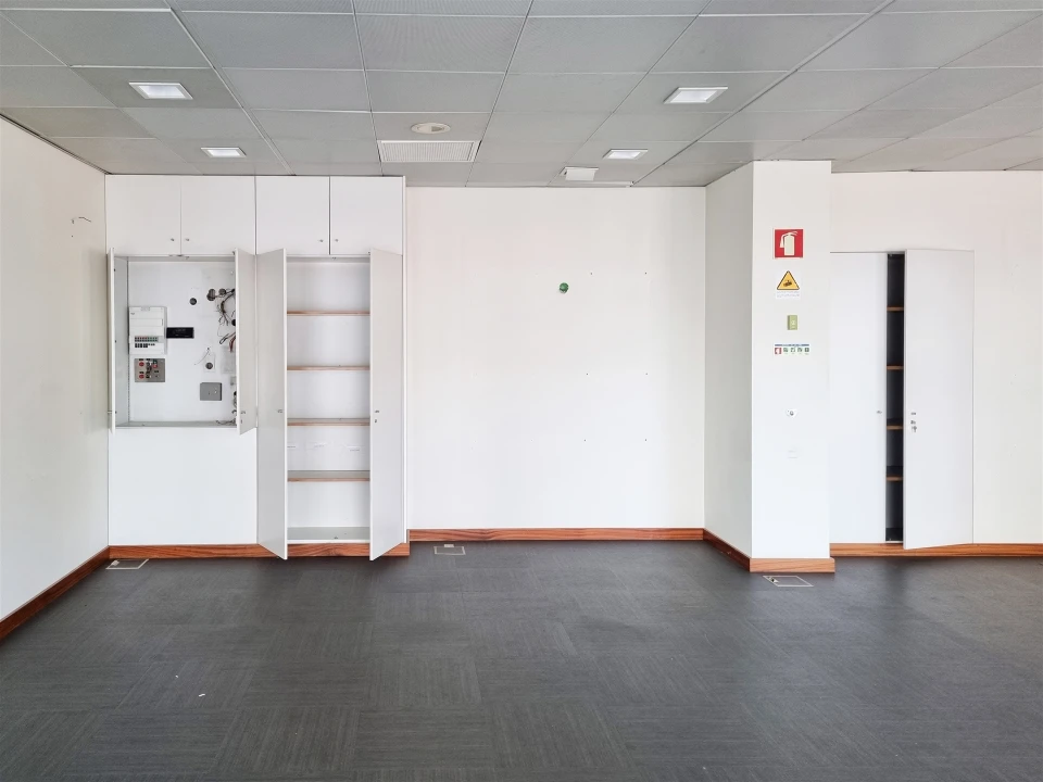 Loja para Arrendamento em Leiria, Pousos, Barreira e Cortes Foto 9