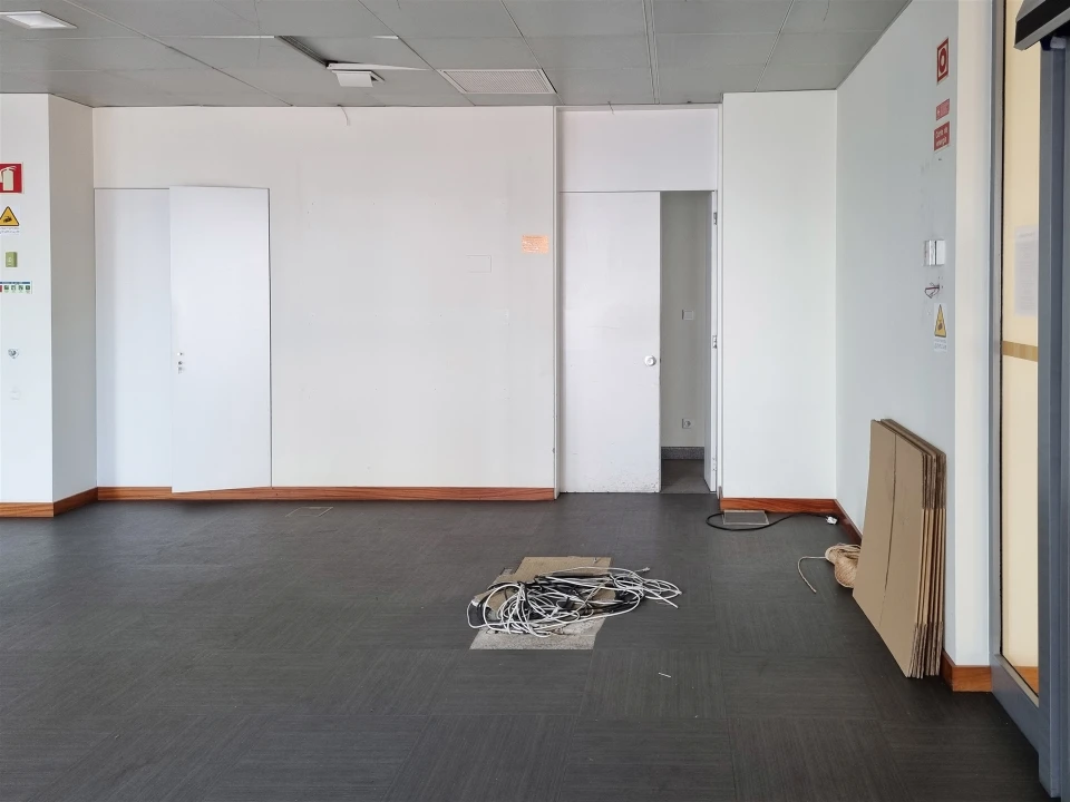 Loja para Arrendamento em Leiria, Pousos, Barreira e Cortes Foto 11