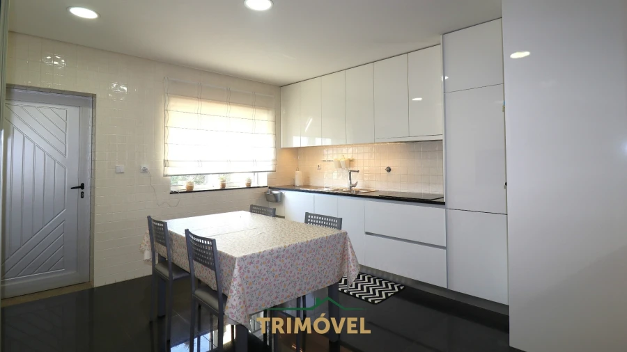 Moradia T4 para Arrendamento em Carregosa Foto 6