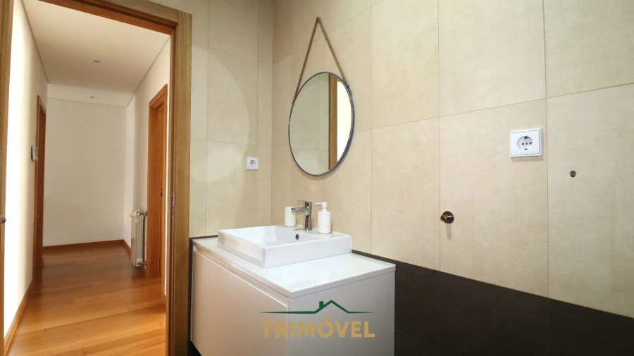 Moradia T4 para Arrendamento em Carregosa Foto 17