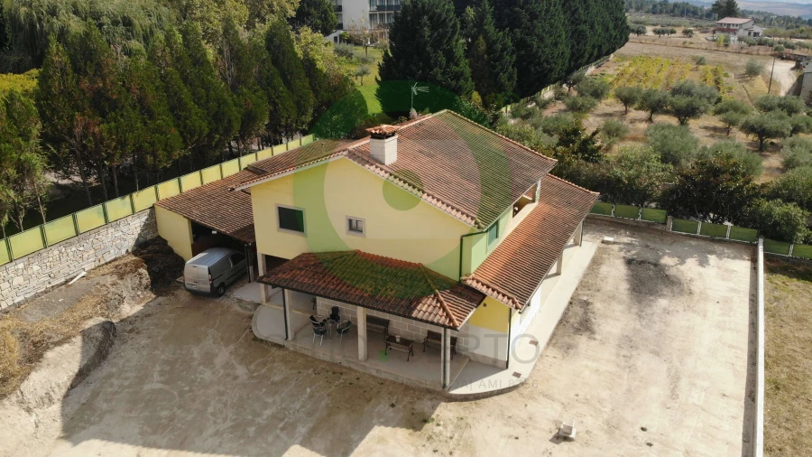 Moradia T4 para Venda em Valpaços e Sanfins Foto 3