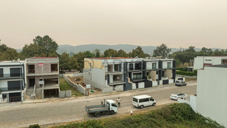 Moradia T4 para Venda em Merelim (São Paio), Panoias e Parada de Tibães Foto 1
