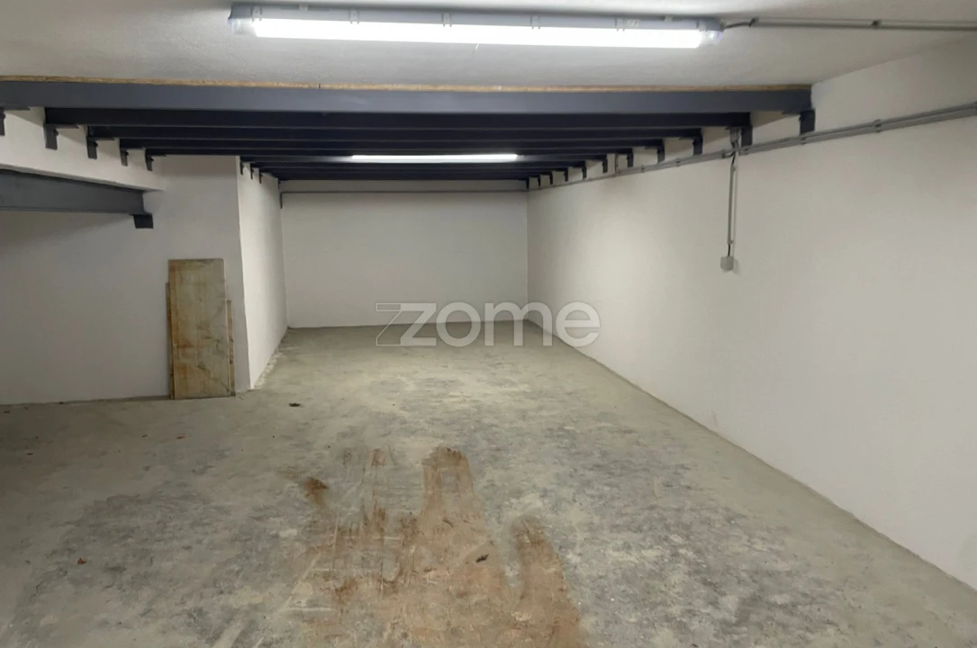 Terreno Comércio / Armazém para Arrendamento em Cedofeita, Santo Ildefonso, Sé, Miragaia, São Nicolau e Vitória Foto 2