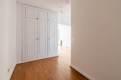 Apartamento T4 para Arrendamento em Aldoar, Foz do Douro e Nevogilde