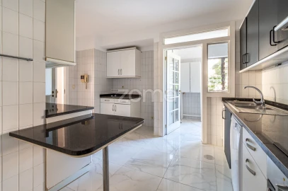 Apartamento T4 para Arrendamento em Aldoar, Foz do Douro e Nevogilde