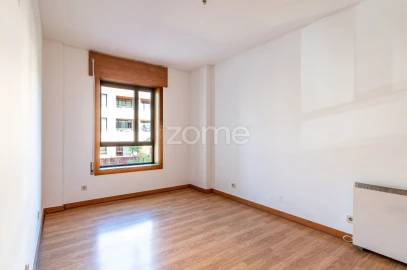 Apartamento T4 para Arrendamento em Aldoar, Foz do Douro e Nevogilde