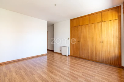 Apartamento T4 para Arrendamento em Aldoar, Foz do Douro e Nevogilde