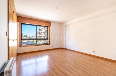 Apartamento T4 para Arrendamento em Aldoar, Foz do Douro e Nevogilde