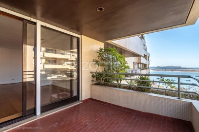 Apartamento T4 para Arrendamento em Aldoar, Foz do Douro e Nevogilde