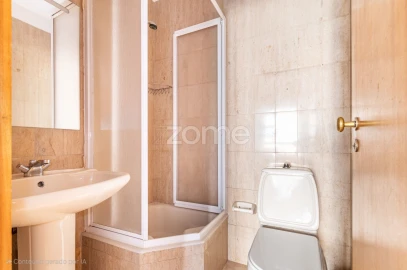 Apartamento T4 para Arrendamento em Aldoar, Foz do Douro e Nevogilde