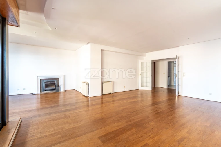 Apartamento T4 para Arrendamento em Aldoar, Foz do Douro e Nevogilde Foto 8