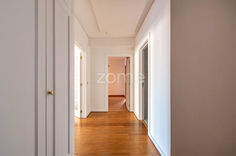Apartamento T4 para Arrendamento em Aldoar, Foz do Douro e Nevogilde Foto 17