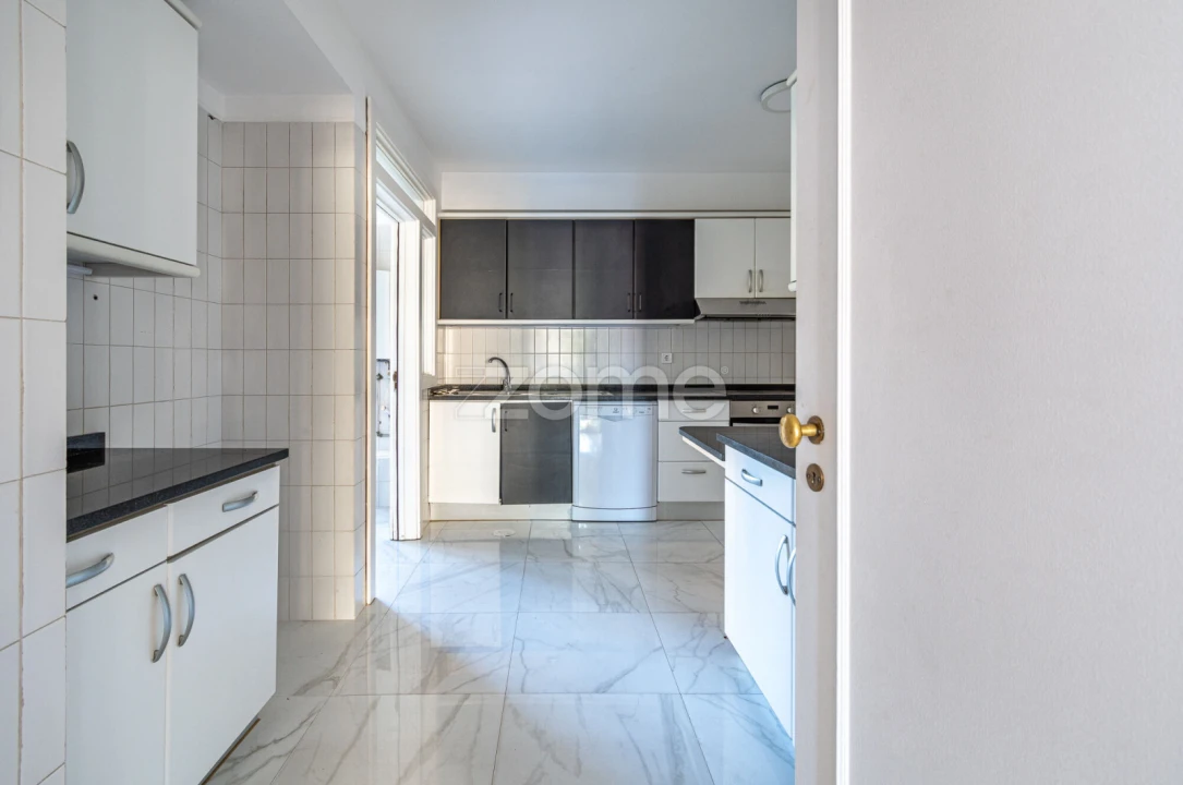 Apartamento T4 para Arrendamento em Aldoar, Foz do Douro e Nevogilde Foto 11