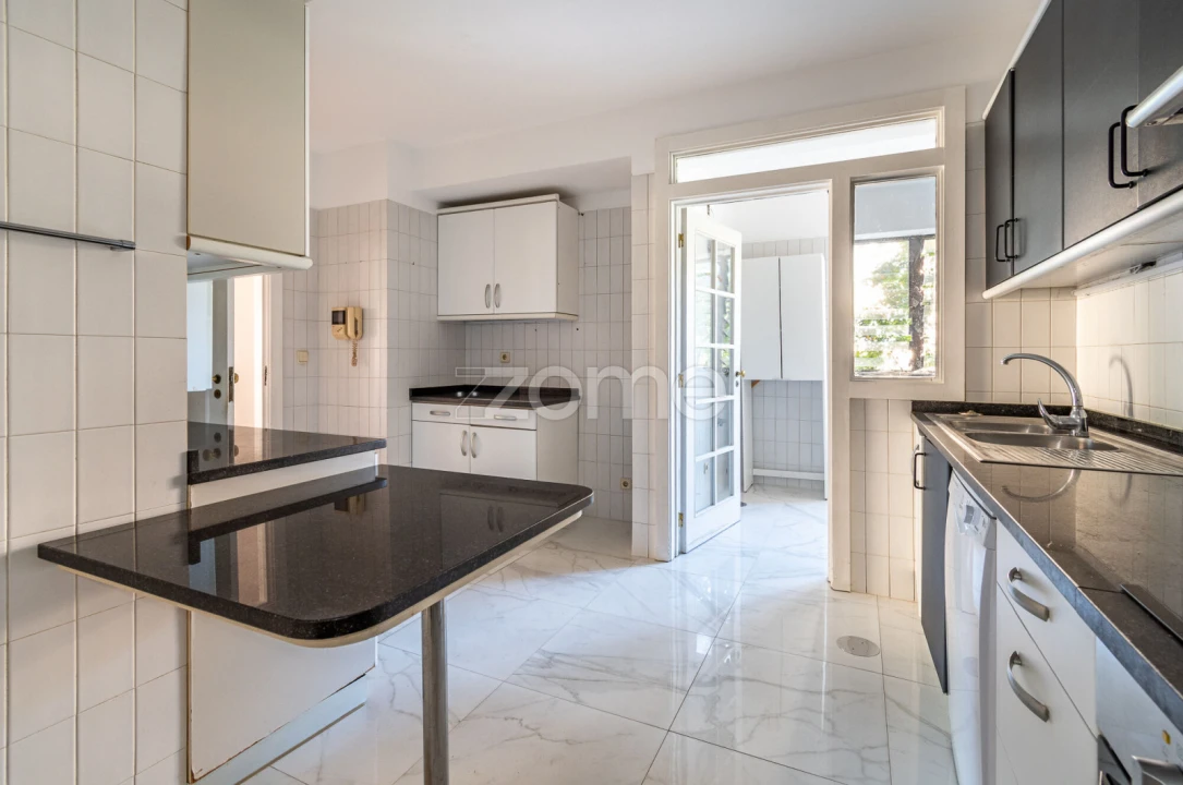Apartamento T4 para Arrendamento em Aldoar, Foz do Douro e Nevogilde Foto 14