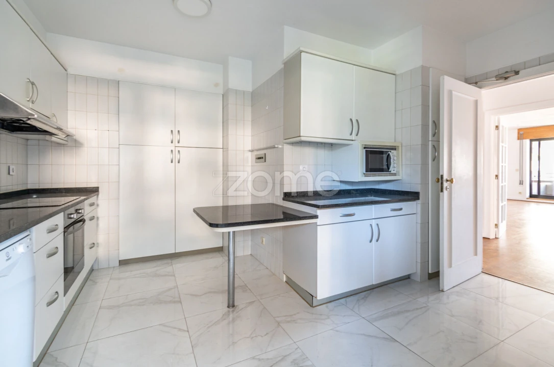 Apartamento T4 para Arrendamento em Aldoar, Foz do Douro e Nevogilde Foto 13
