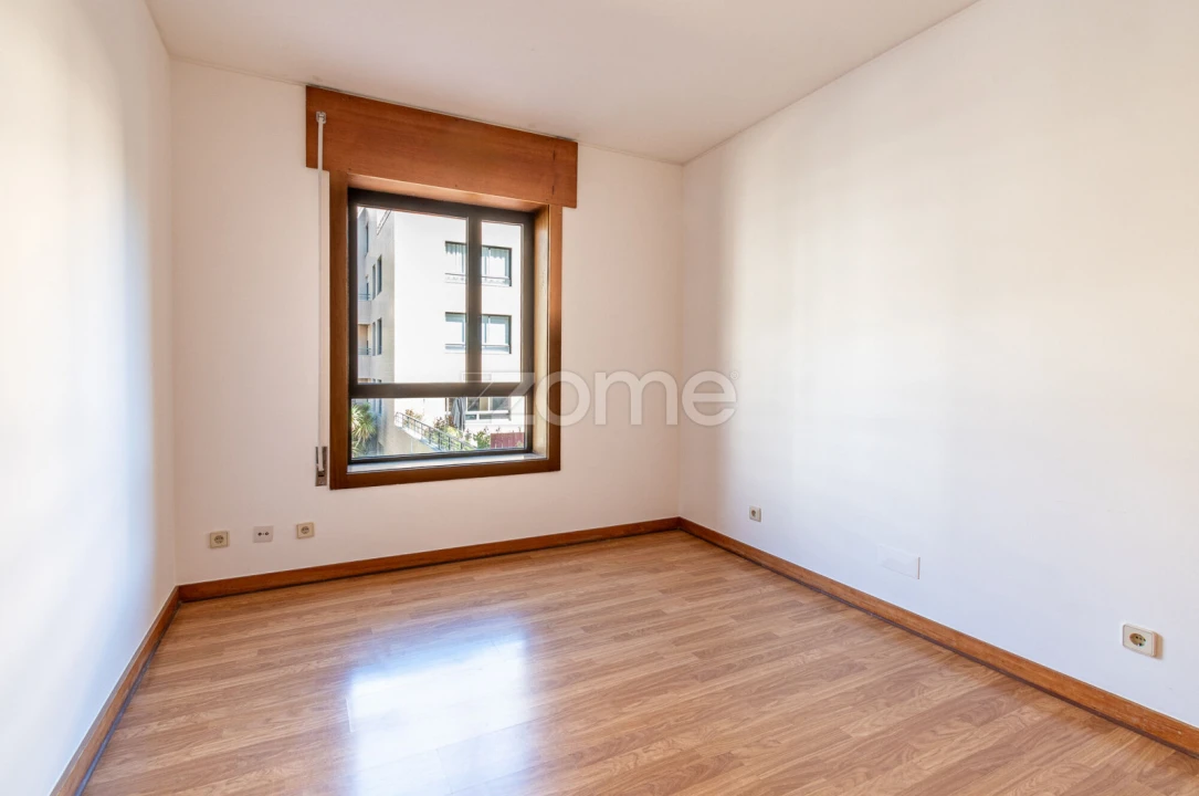 Apartamento T4 para Arrendamento em Aldoar, Foz do Douro e Nevogilde Foto 24