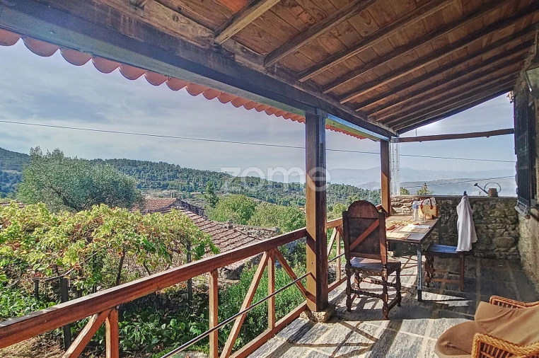 Moradia T4 para Venda em Armamar Foto 4