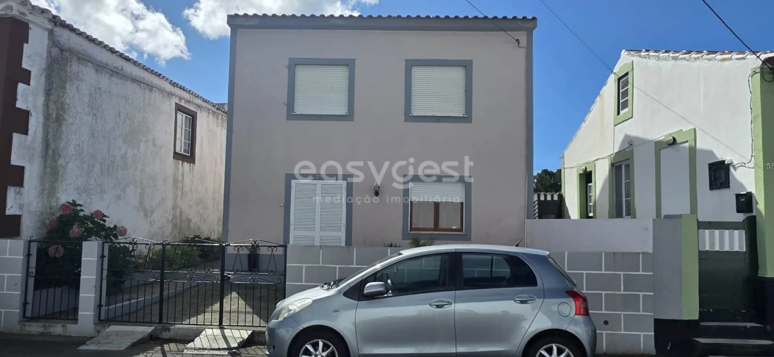 Moradia T4 para Venda em Terra Chã Foto 2