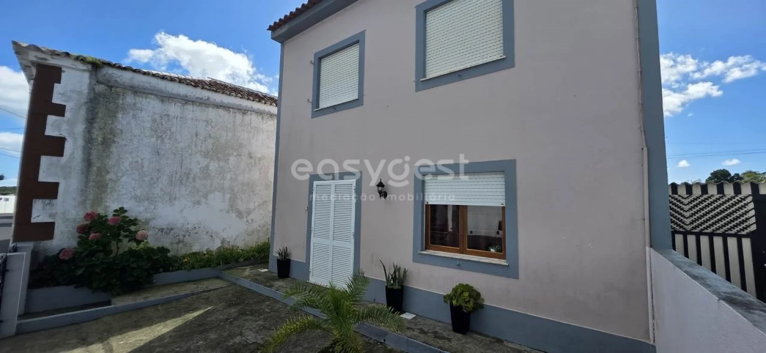 Moradia T4 para Venda em Terra Chã Foto 3