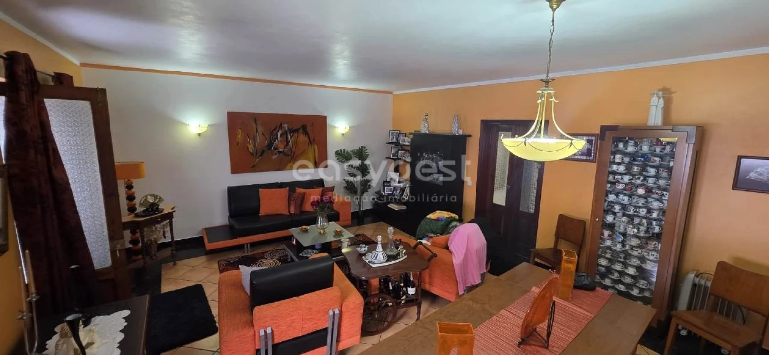 Moradia T4 para Venda em Terra Chã Foto 5