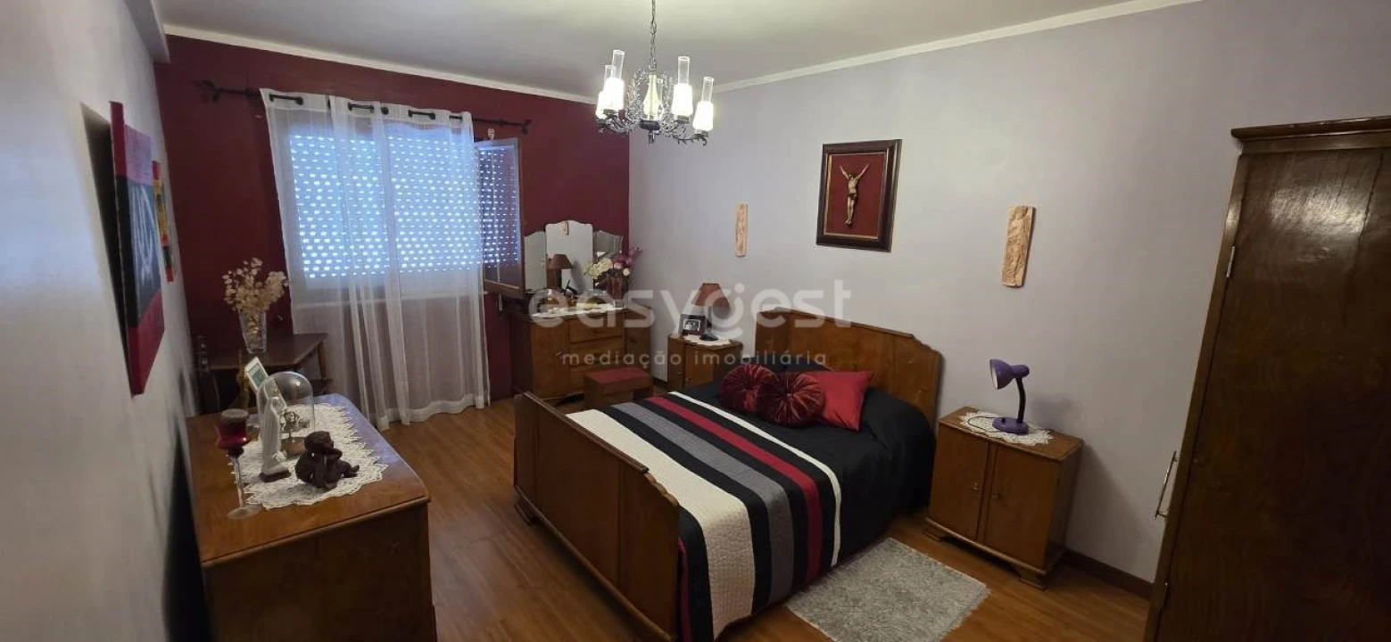 Moradia T4 para Venda em Terra Chã Foto 8