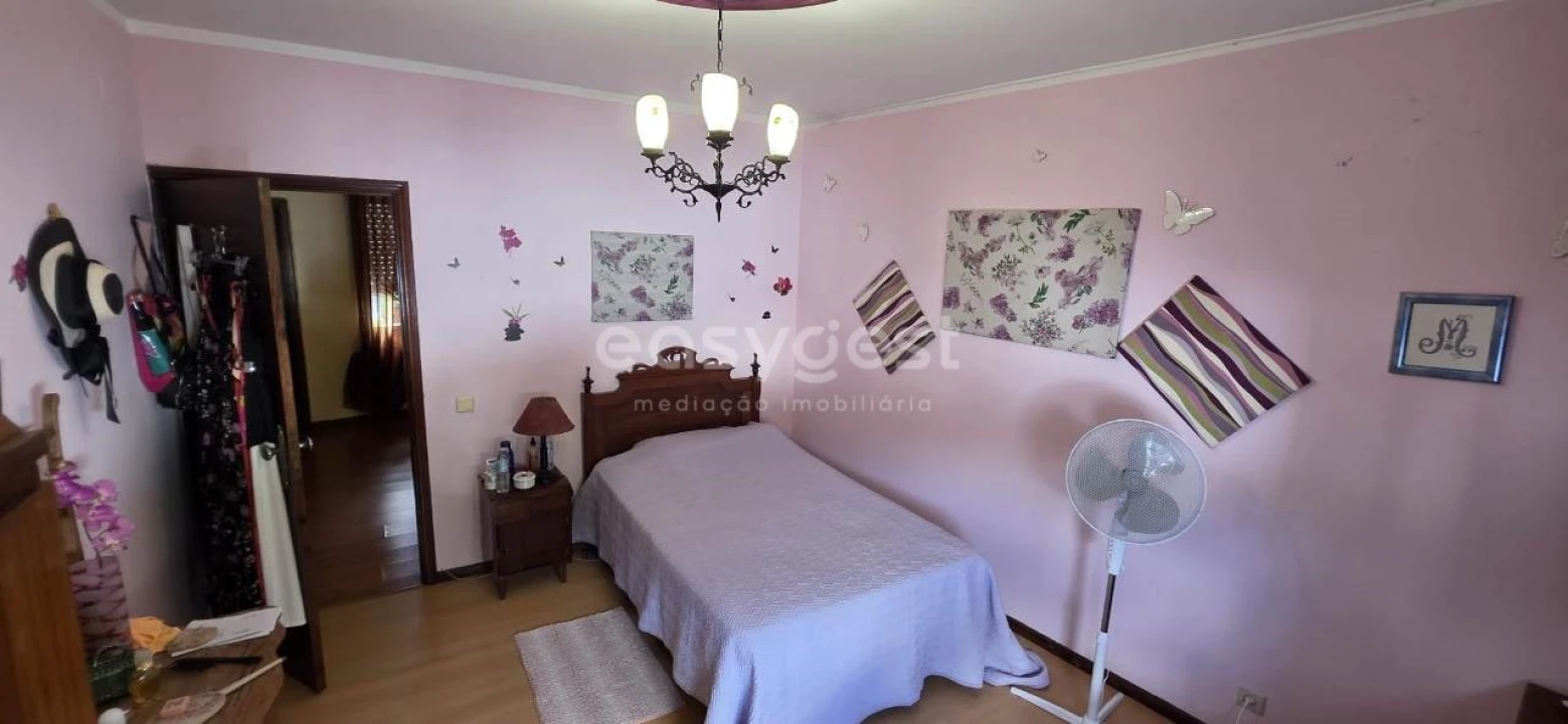 Moradia T4 para Venda em Terra Chã Foto 10