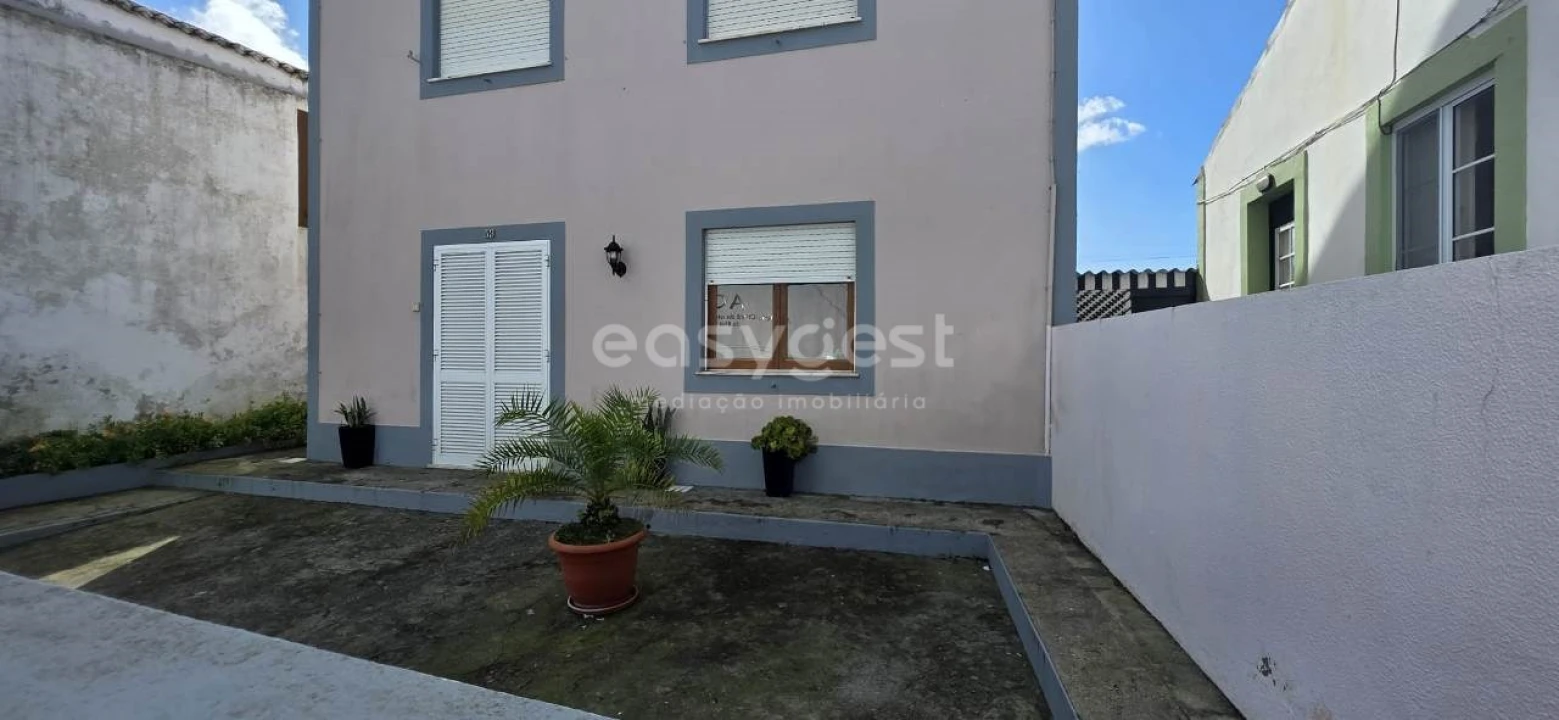 Moradia T4 para Venda em Terra Chã Foto 30