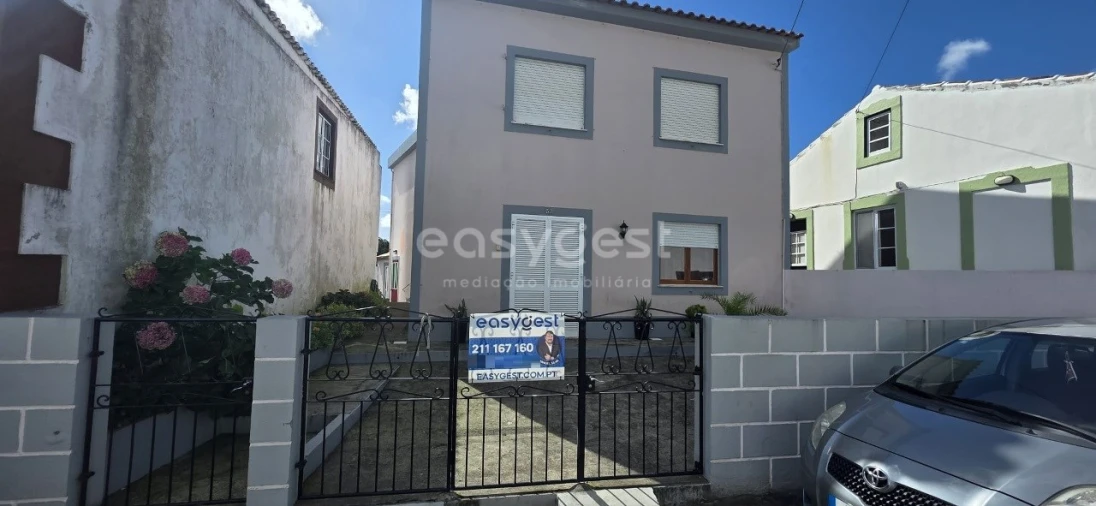 Moradia T4 para Venda em Terra Chã Foto 1