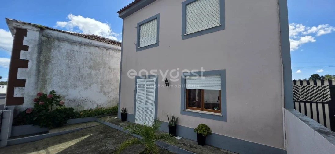 Moradia T4 para Venda em Terra Chã Foto 3