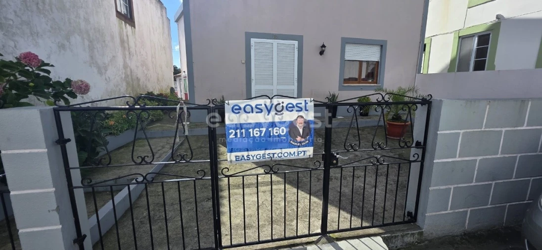 Moradia T4 para Venda em Terra Chã Foto 4