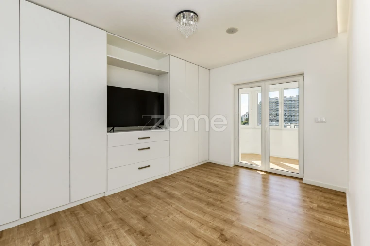 Apartamento T3 para Arrendamento em Almada, Cova da Piedade, Pragal e Cacilhas Foto 2