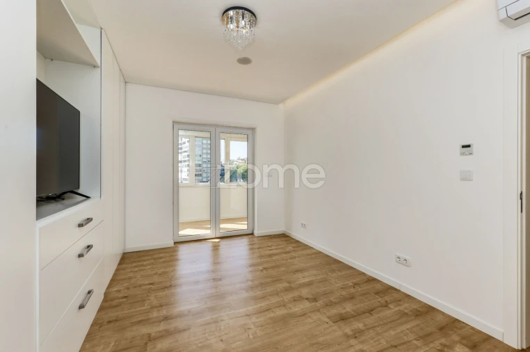 Apartamento T3 para Arrendamento em Almada, Cova da Piedade, Pragal e Cacilhas Foto 16