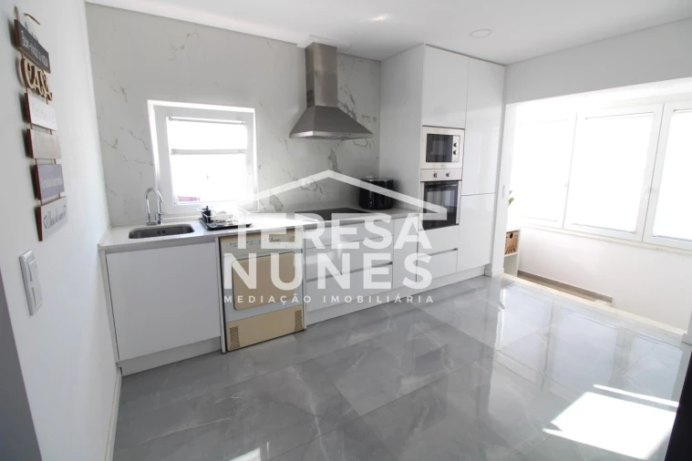 Moradia T2 para Venda em Quinta do Conde Foto 6